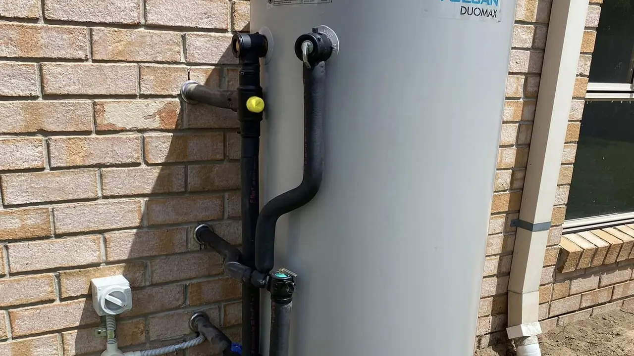 Vulcan electric hot water system with insulated pipework and tempering valve fitted near the hot water outlet